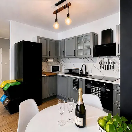 Anza Seaside - Baltea Apartments, Przymorze בית אירוח